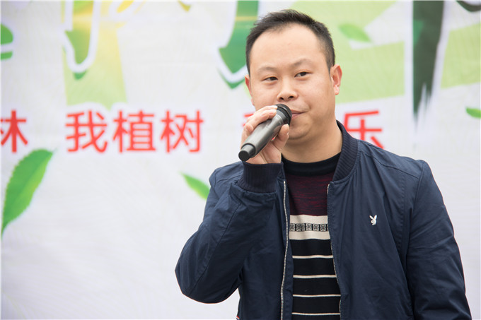 植樹(shù)節(jié)，四川新華師生在行動(dòng)！