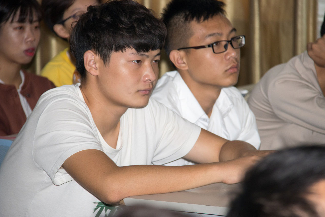 近距離接觸互聯(lián)網(wǎng)電商企業(yè)CEO、探索未來發(fā)展路