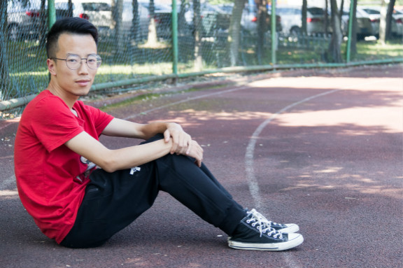不安現(xiàn)狀，社會闖蕩十年，選擇新華重新出發(fā)