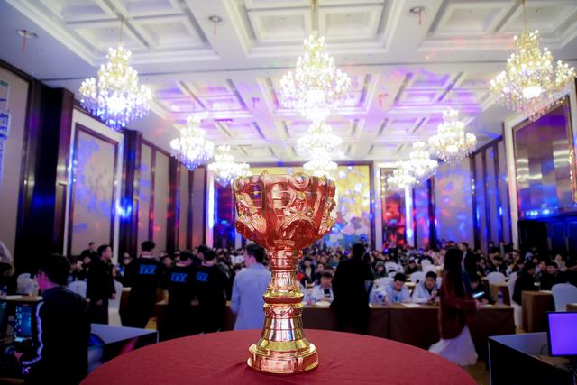 “新華互聯(lián)網(wǎng)杯”XCG英雄聯(lián)盟爭霸賽全國總決賽見證榮耀誕生！