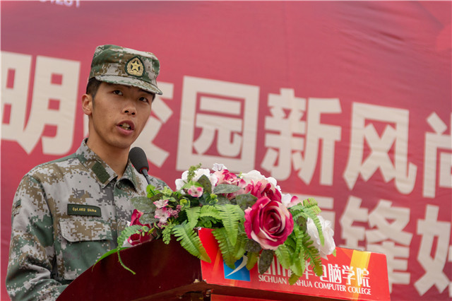 赴一場青春與迷彩的美麗邂逅！四川新華軍訓(xùn)匯演