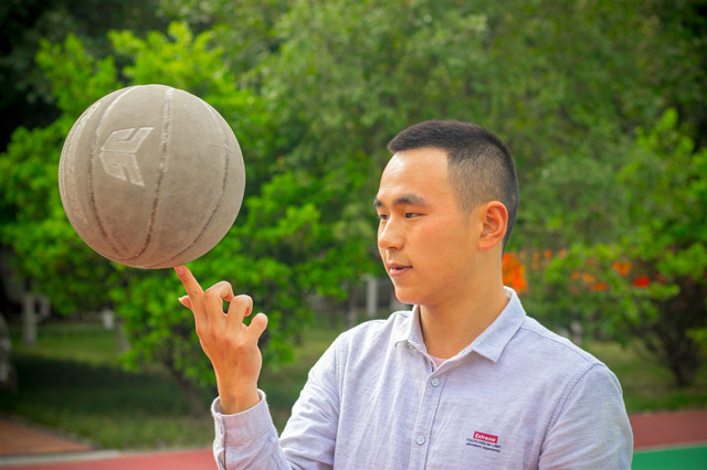 高中輟學(xué)，看“職場(chǎng)小白”如何“技能在手，天下可走”