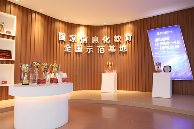 【媒體關(guān)注】新華電腦學(xué)校怎么樣，為什么要來(lái)新華電腦教育