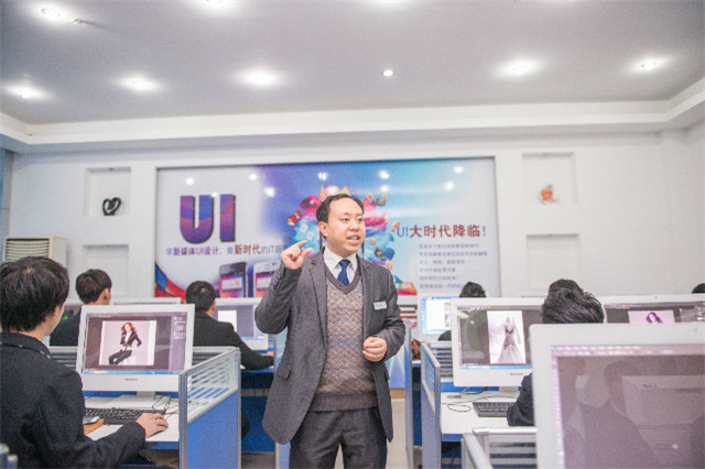 【優(yōu)秀教師專訪】做學生成長成才的引路人