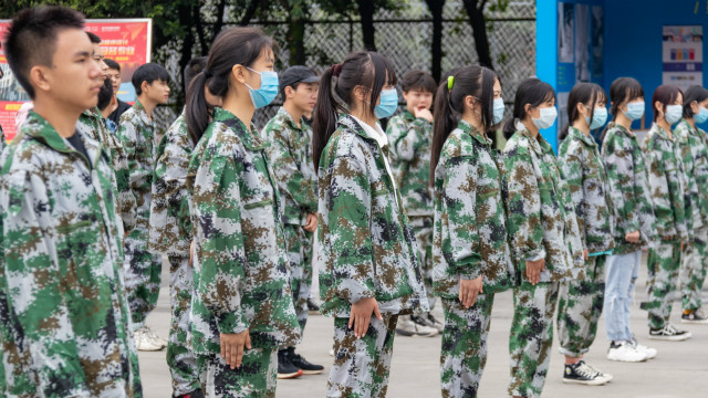 新生的第一課，軍訓(xùn)生活打響了新生活的第一槍！
