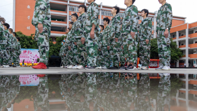 新生的第一課，軍訓(xùn)生活打響了新生活的第一槍！
