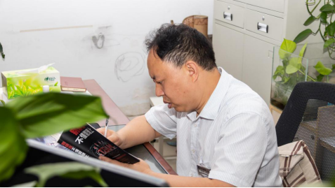 熱烈祝賀張興強老師榮獲新華互聯(lián)網(wǎng)科技十大匠師榮譽稱號