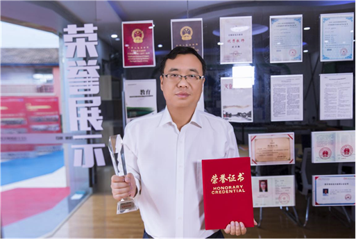 愛與責任、匠心育人 ▎新華十大匠師，有你認識的嗎？