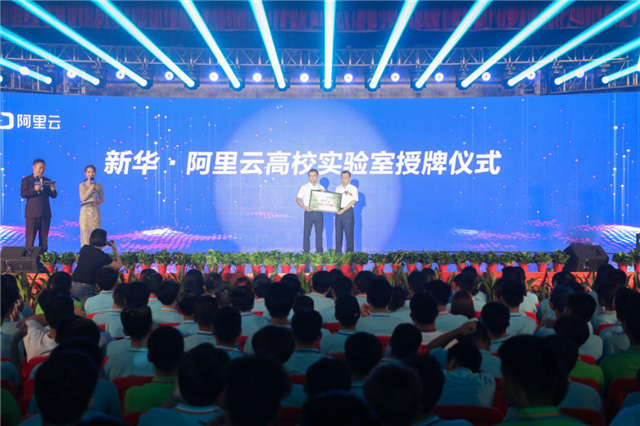 就業(yè)如此困難，他們?yōu)槭裁床粨?dān)心？