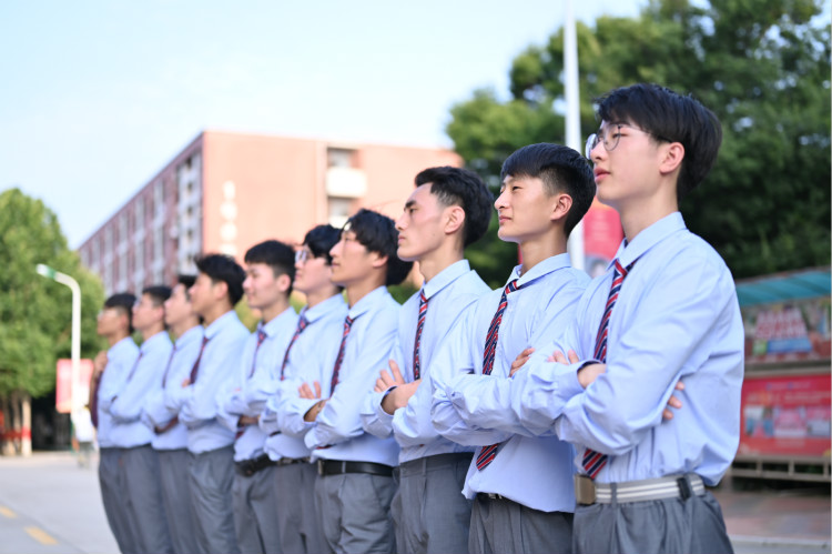 好學(xué)校、好專業(yè)、好就業(yè)才是擇校標(biāo)準(zhǔn)！