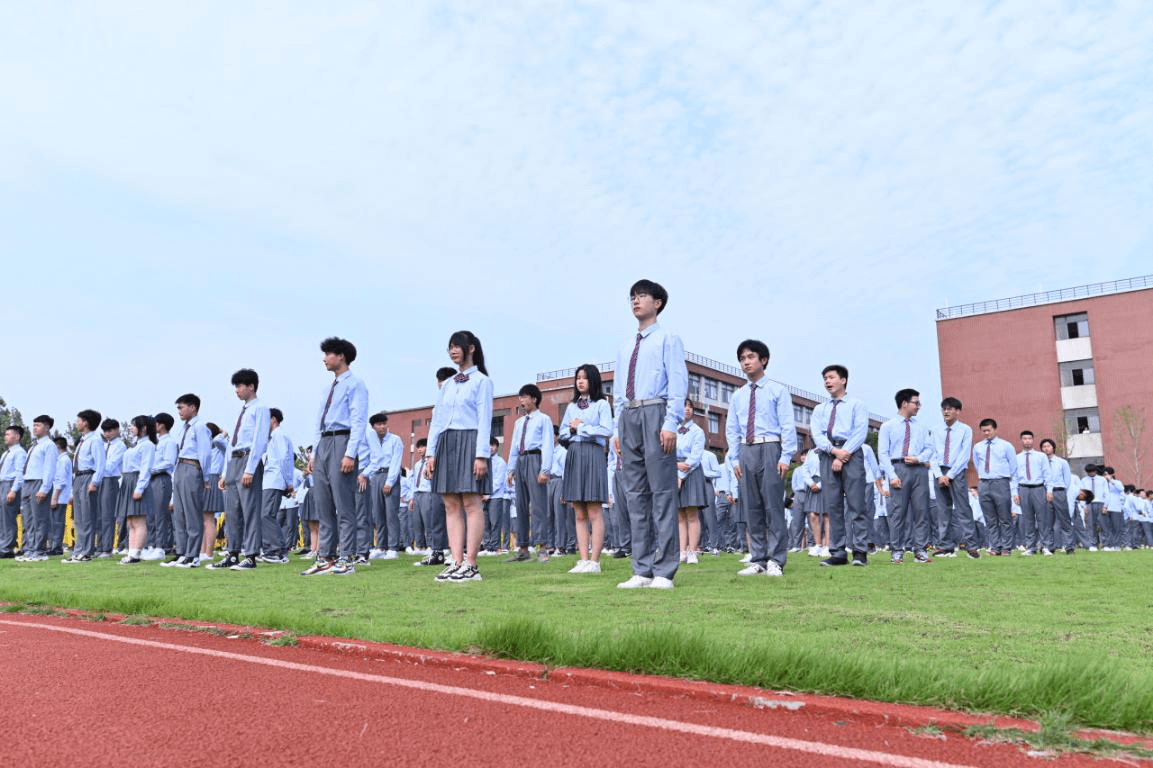 來四川新華，給你一個(gè)燦爛的前程！