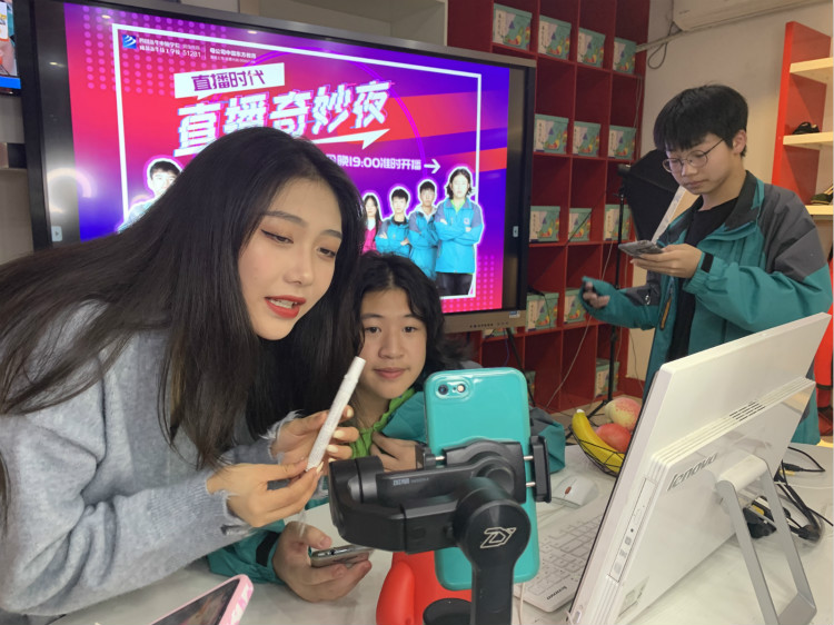嗨爆雙十一|新華校內(nèi)購(gòu)物狂歡根本停不下來(lái)