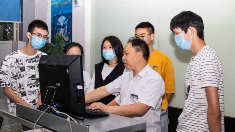 清晨中微光下，一位職業(yè)教育老師幸福時刻的自白 