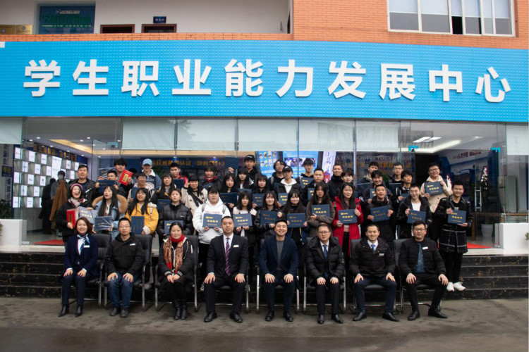為什么來新華電腦學(xué)校學(xué)習(xí)名企定制班？