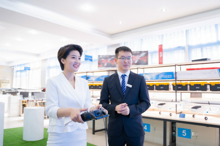四川電視臺(tái)主持人凌玥帶你解鎖不一樣的四川新華！