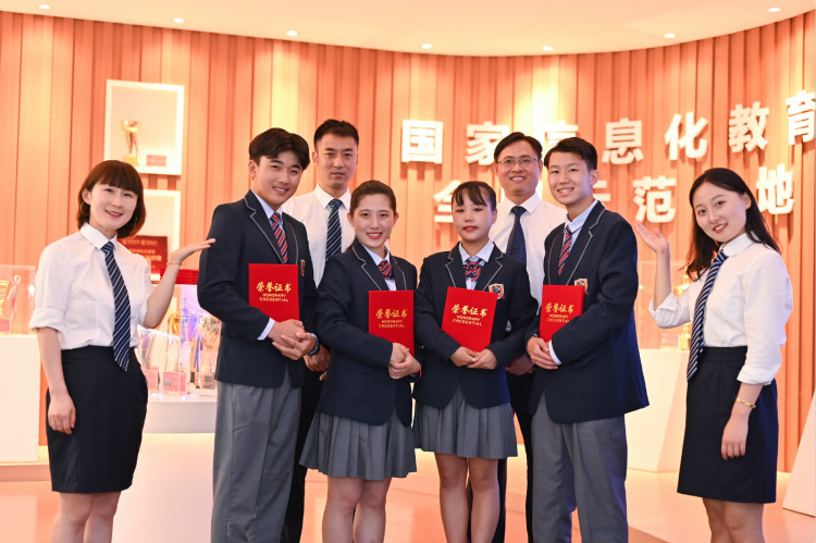 來新華學互聯(lián)網(wǎng)技術，讓未來多一種可能！