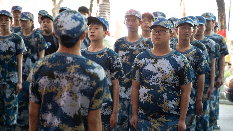 當(dāng)你還在觀望時,新華學(xué)子已經(jīng)開始軍訓(xùn)蓄勢待發(fā)了