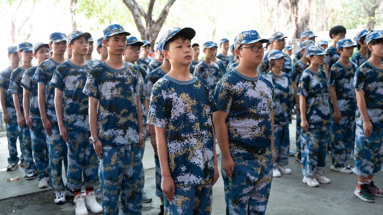 當(dāng)你還在觀望時,新華學(xué)子已經(jīng)開始軍訓(xùn)蓄勢待發(fā)了