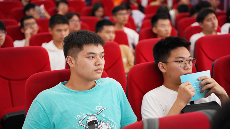 大咖新華行|為青年學(xué)子就業(yè)保駕護航