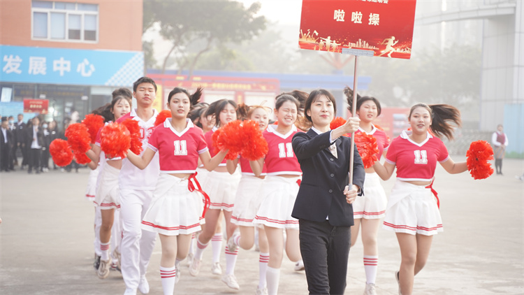 超“燃”運(yùn)動(dòng)會(huì)！成都新華冬季運(yùn)動(dòng)會(huì)“圖”擊現(xiàn)場！