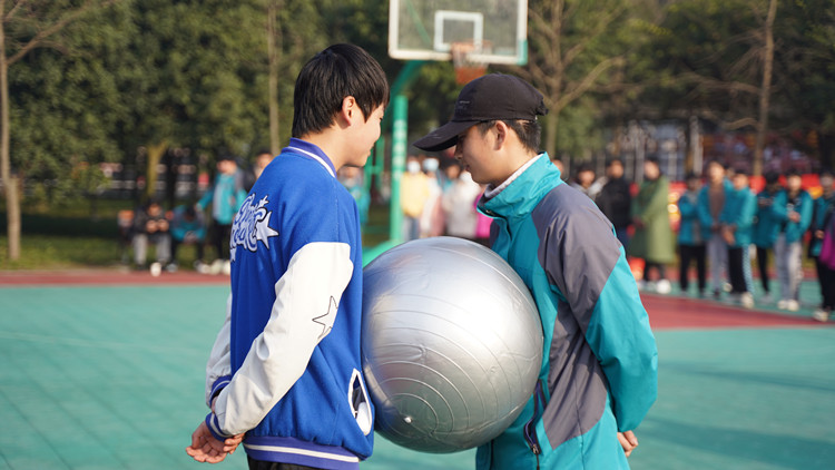 超“燃”運(yùn)動(dòng)會(huì)！成都新華冬季運(yùn)動(dòng)會(huì)“圖”擊現(xiàn)場！