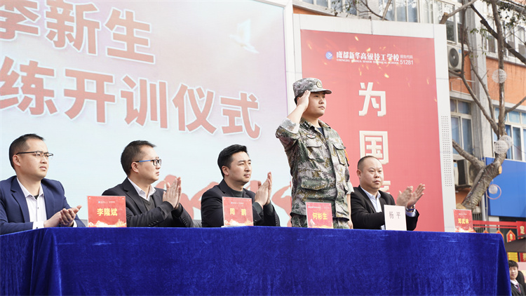 軍訓(xùn)—颯爽英姿 青春飛揚(yáng)正當(dāng)時(shí)