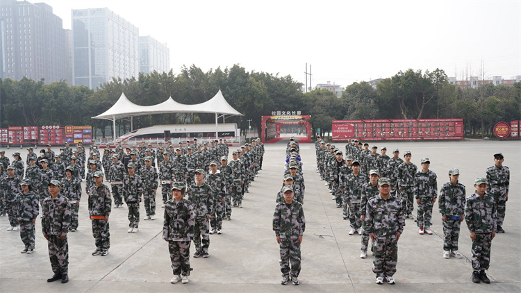 軍訓(xùn)—颯爽英姿 青春飛揚(yáng)正當(dāng)時(shí)