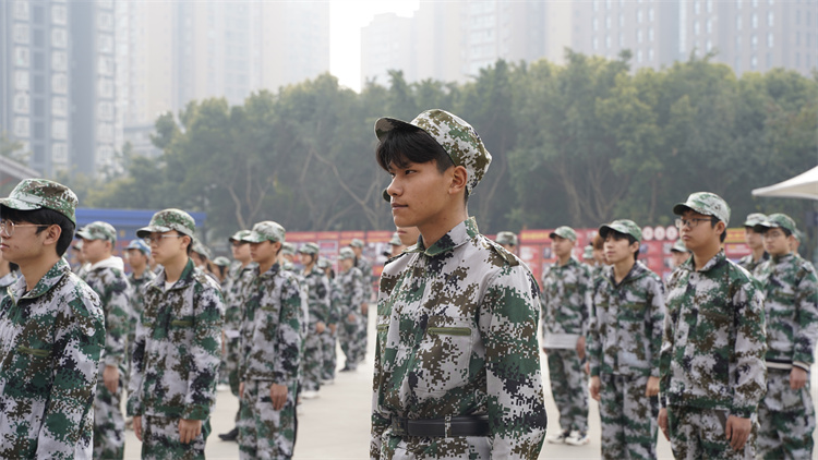 軍訓(xùn)—颯爽英姿 青春飛揚(yáng)正當(dāng)時(shí)