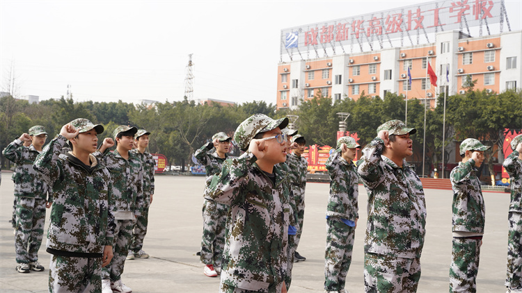 軍訓(xùn)—颯爽英姿 青春飛揚(yáng)正當(dāng)時(shí)