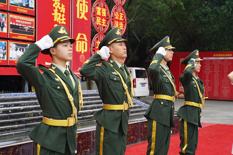 祖國頌！新華迎國慶，祝?！罢b”祖國