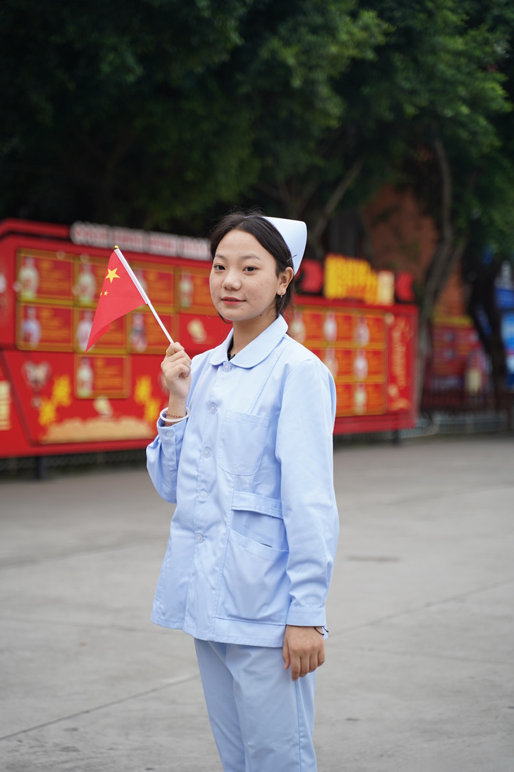 祖國頌！新華迎國慶，祝?！罢b”祖國