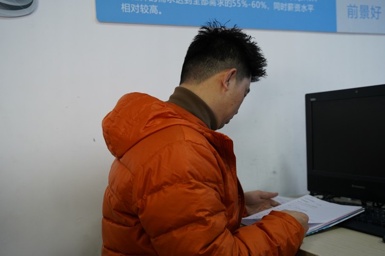 桃李滿天下，春暉遍四方