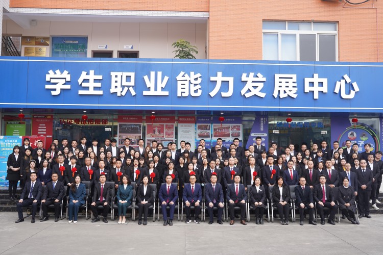 恭賀新禧！成都新華高級(jí)技工學(xué)校2023賀詞新鮮出爐~