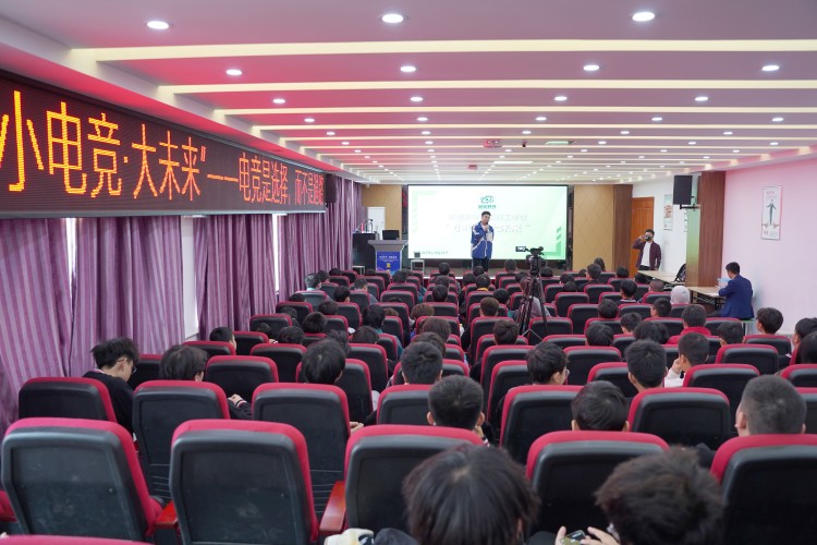 就業(yè)不迷茫！把孩子交給新華，您就放心吧