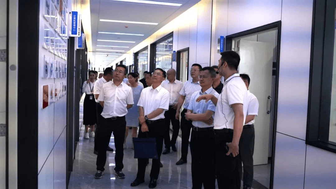 人社廳領(lǐng)導一行蒞臨成都新華考察調(diào)研
