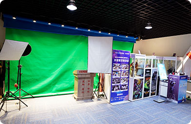 四川新華電腦學院VR動漫游戲展廳