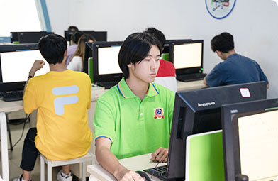 四川新華電腦學院VR虛擬現(xiàn)實體驗廳